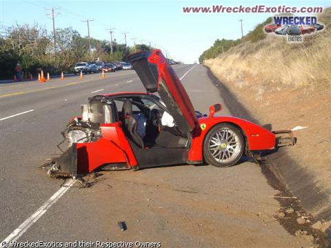 Ferrari Enzo destruido
