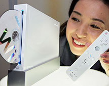Mujer con Wii